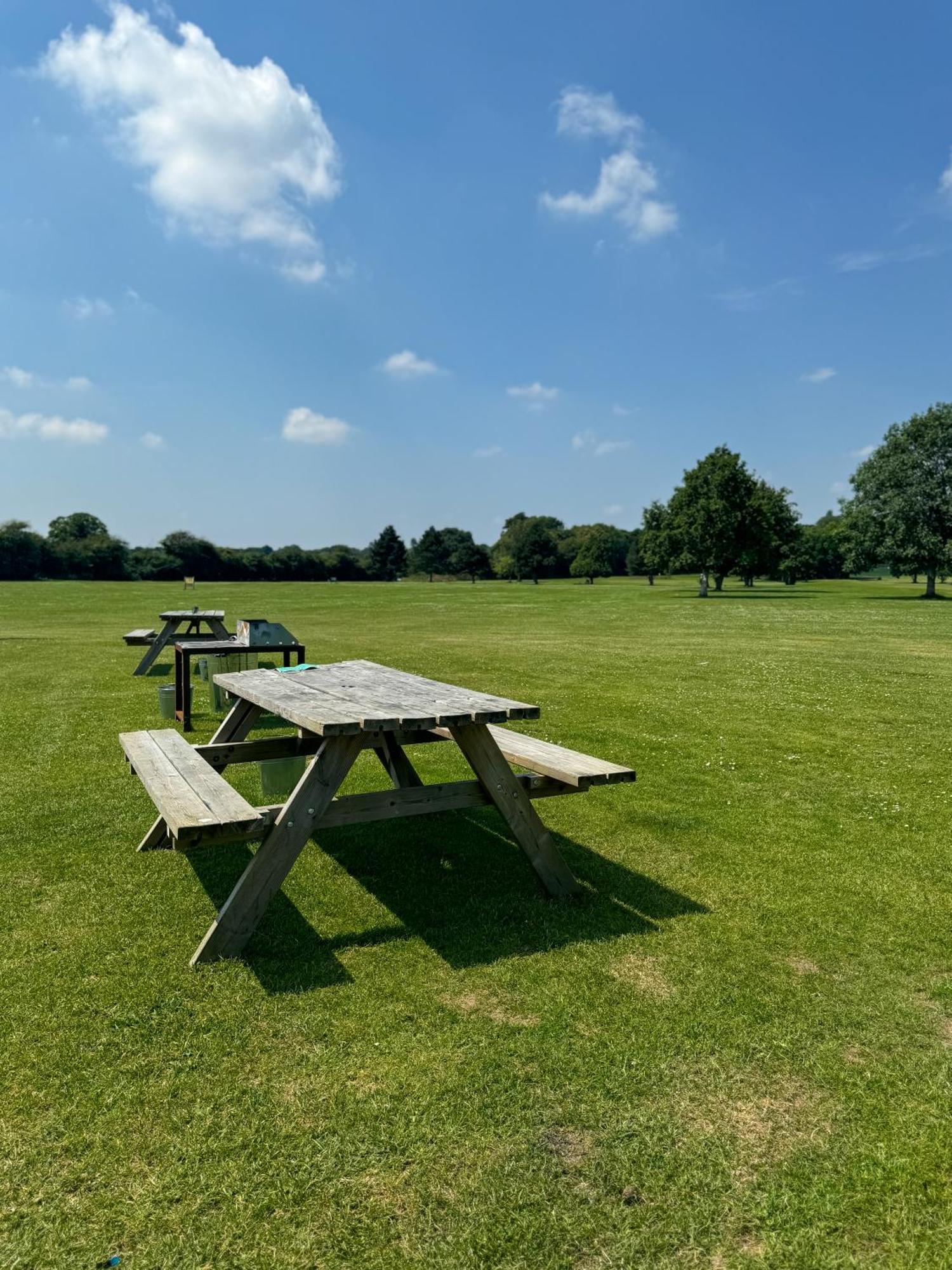 Rodway Hill Golf & Eco Pod Hotel グロスター エクステリア 写真