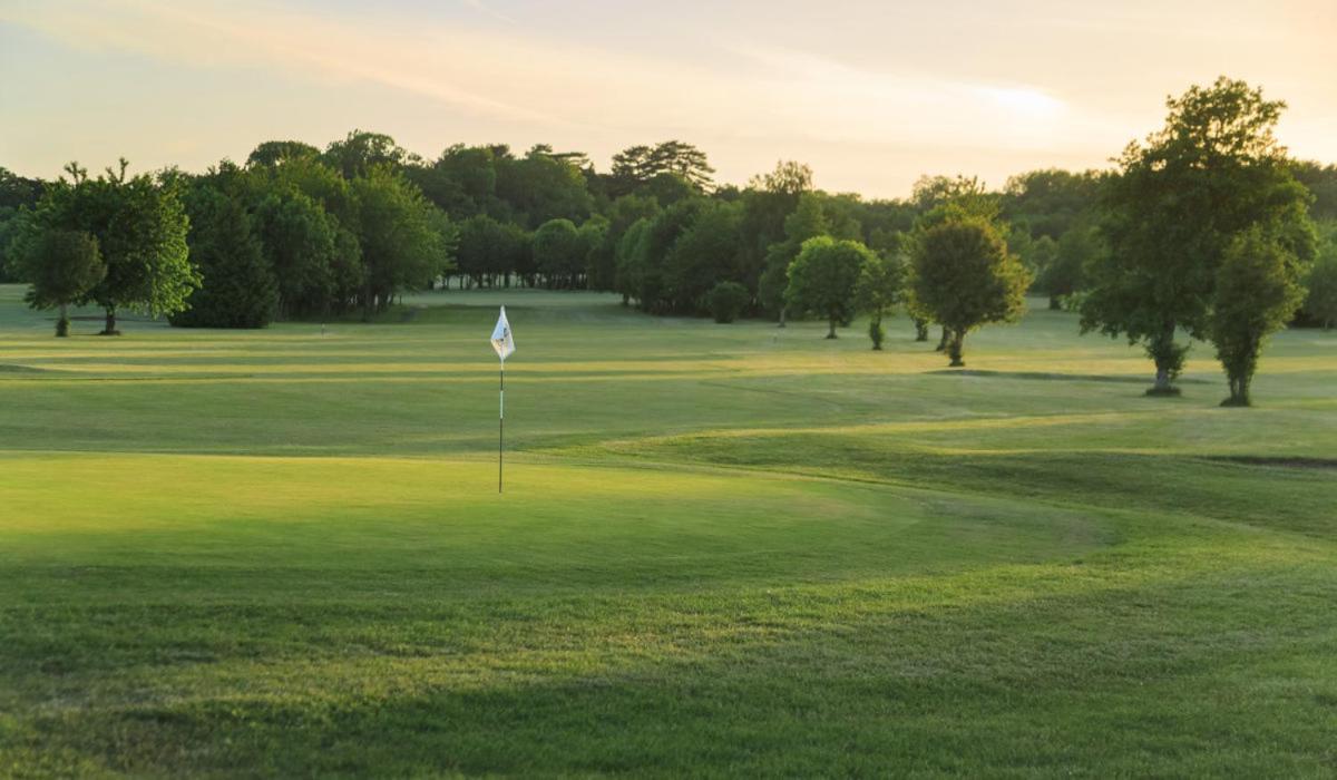 Rodway Hill Golf & Eco Pod Hotel グロスター エクステリア 写真