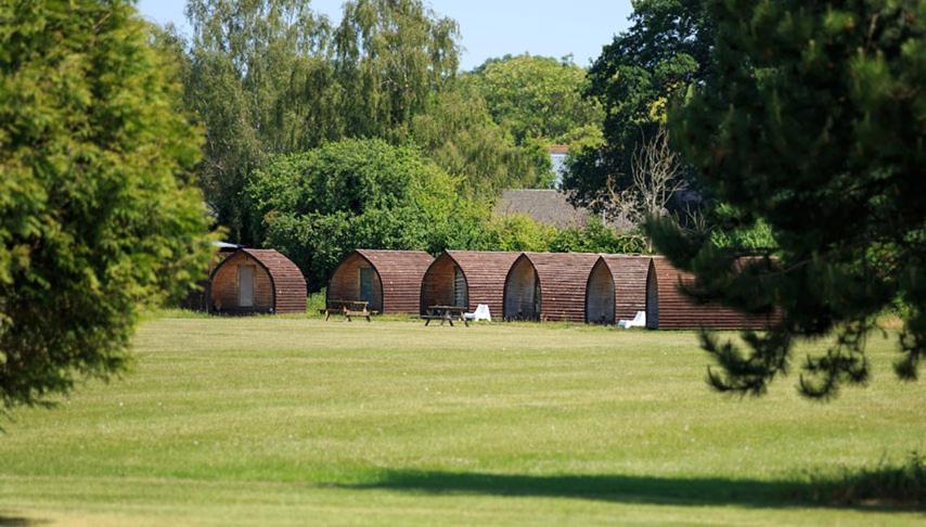 Rodway Hill Golf & Eco Pod Hotel グロスター エクステリア 写真